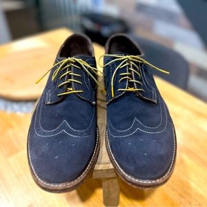 Johnston & Murphy Suede lace up wingtip oxfords. Men’s size 9